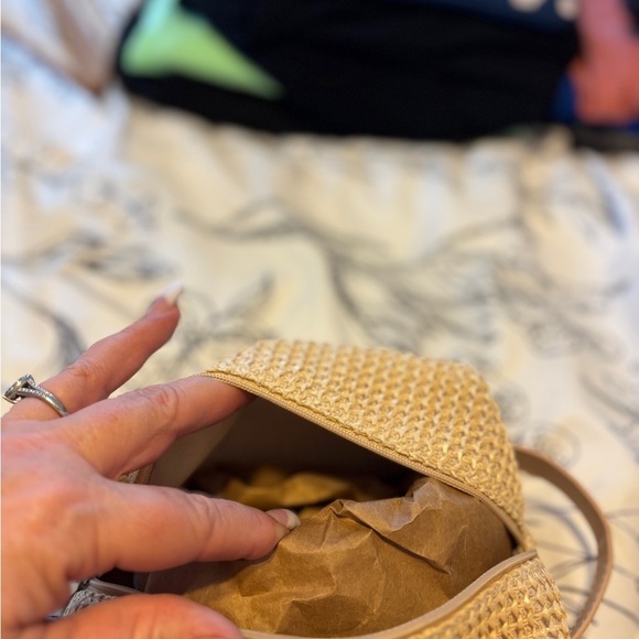 New Stylish Wicker Design Make-up Bag By Pureology - Picture 3 of 4